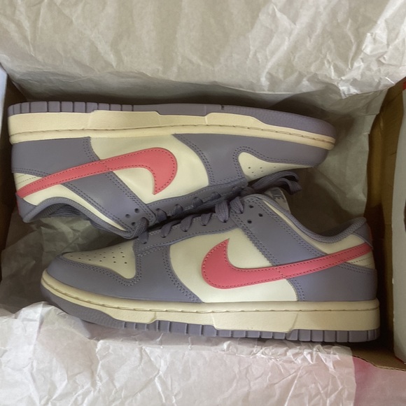 *SOLD* Nike Dunk Low - Picture 4 of 5